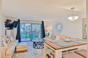 Televisio, DVD-soitin, kirjoja