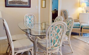 Dining - Cozy condo with balcony, walking distance to conch house and WIFI (St. Augustine)