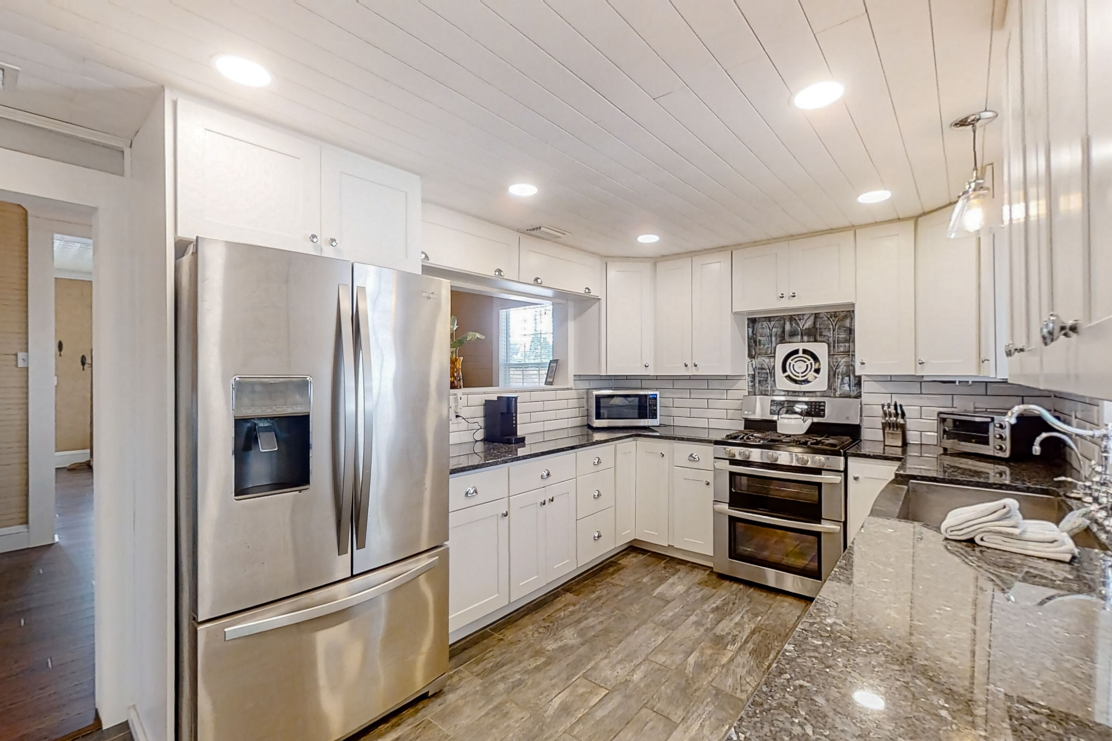 Kylskåp, mikrovågsugn, ugn och spishäll