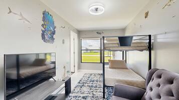 3 bedrooms, desk, iron/ironing board, travel crib