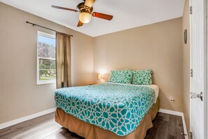 2 chambres, fer et planche à repasser, Wi-Fi gratuit, draps fournis