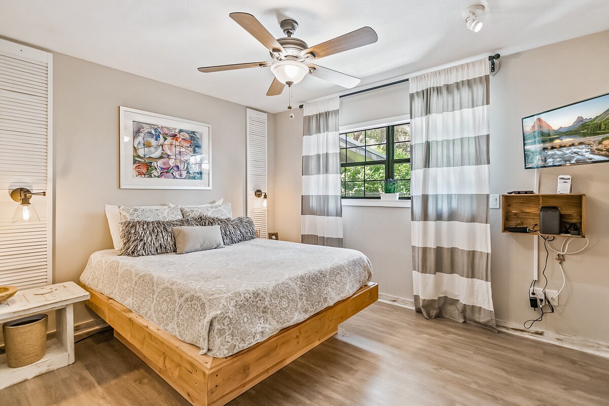 Photo 4 of Dog-Friendly Home with High-Speed WiFi, Washer/Dryer, Central AC, & Adult Bikes