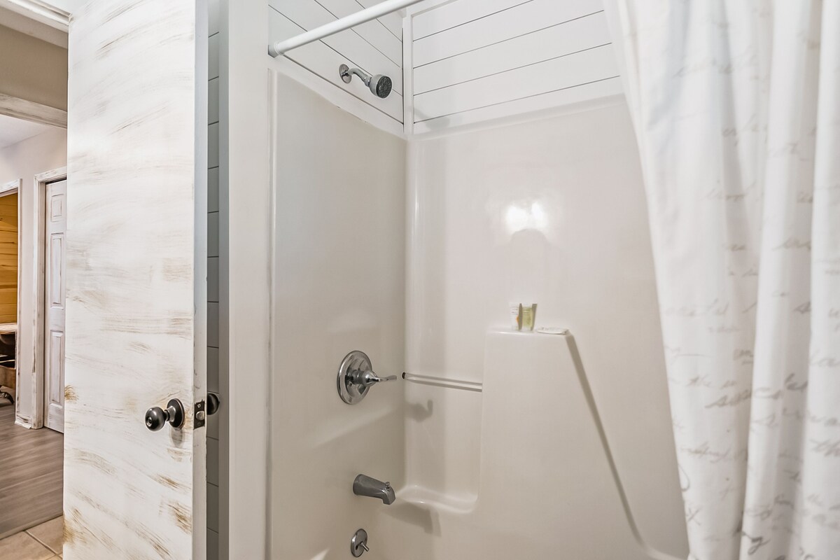 Photo 17 of Dog-Friendly Home with High-Speed WiFi, Washer/Dryer, Central AC, & Adult Bikes