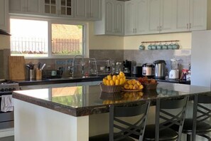 Private kitchen - TLT Guest Houses (Zamboanguita)