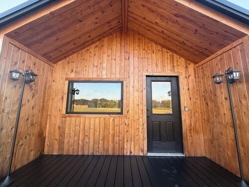 Emerald Homestead Cabin located near Lake Athens