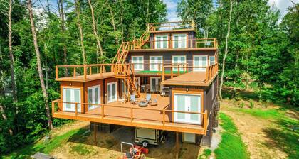 Tranquil 3-bedroom 3.5 Bath Tree house in Lookout Mountain plus cottage