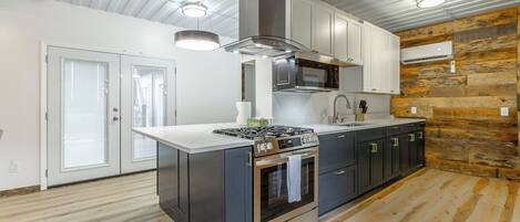 雪櫃、微波爐、焗爐、爐具