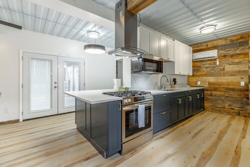 Tranquil 3-bedroom 3.5 Bath Tree house in Lookout Mountain plus cottage