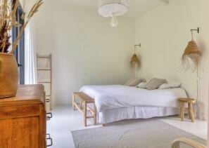 3 bedrooms, iron/ironing board, travel cot, WiFi