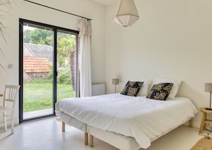 1 bedroom, iron/ironing board, travel cot, WiFi