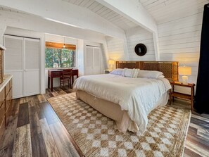 2 bedrooms, desk, iron/ironing board, travel crib