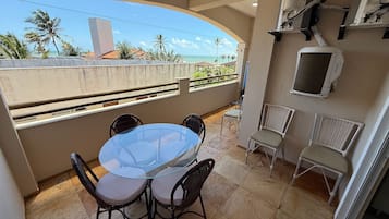 Apartment | Outdoor dining