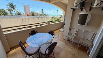 Apartment | Outdoor dining