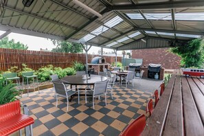 Terrace/patio - Donald Motor Lodge (Donald)