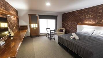 Premium bedding, soundproofing, iron/ironing board, free WiFi