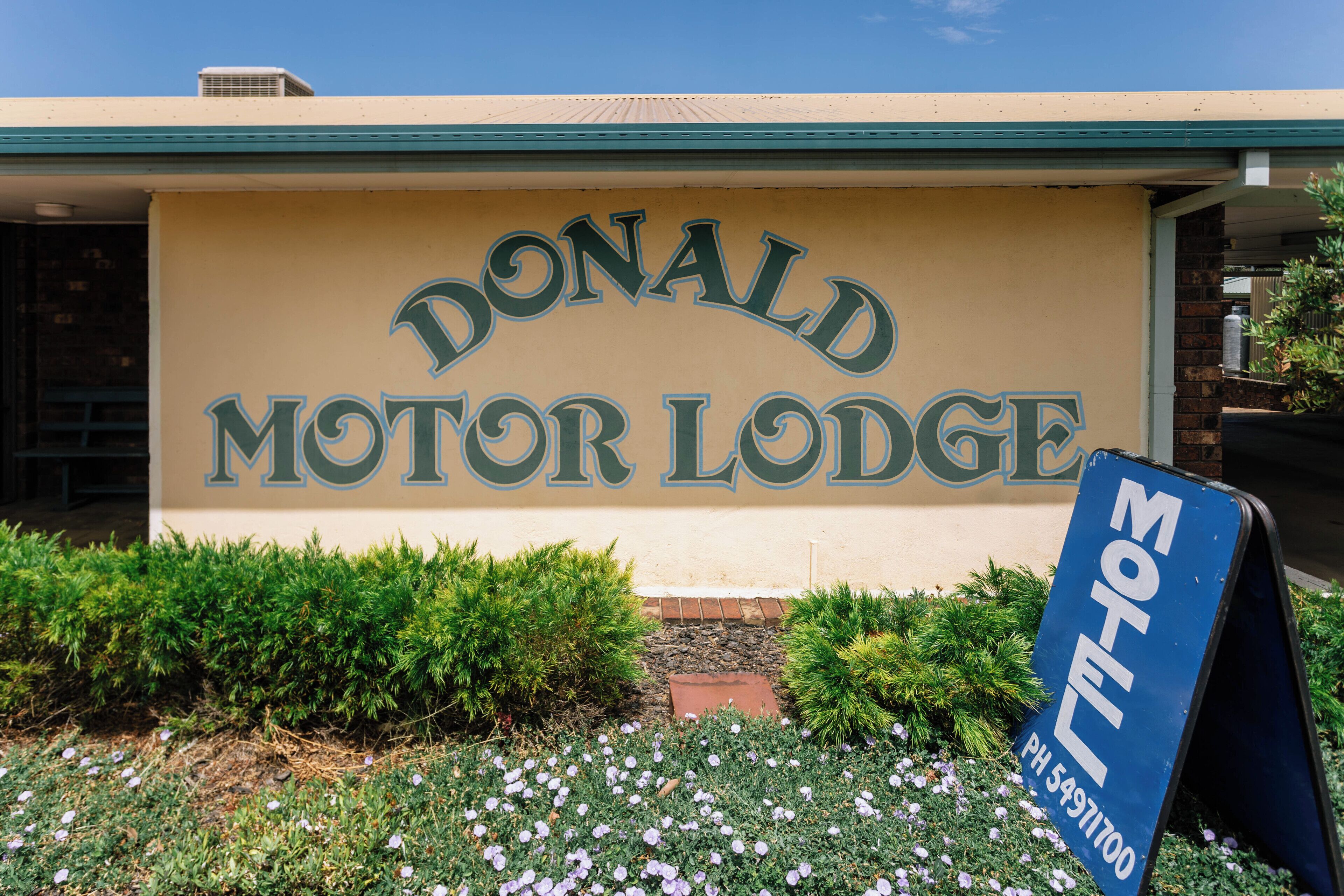 A sign for Donald Motor Lodge.