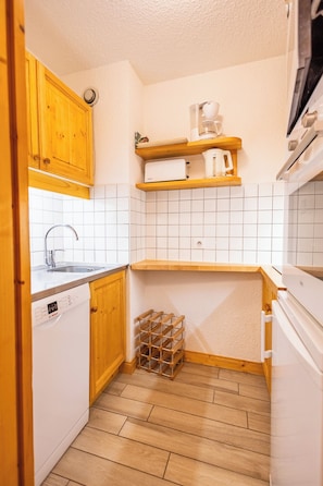 Fridge, microwave, oven, dishwasher
