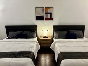 1 slaapkamer, een strijkplank/strijkijzer, wifi, beddengoed