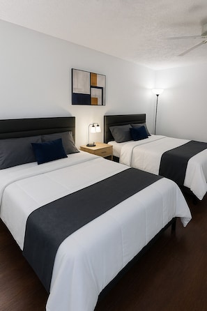 1 habitación, tabla de planchar con plancha, wifi y ropa de cama