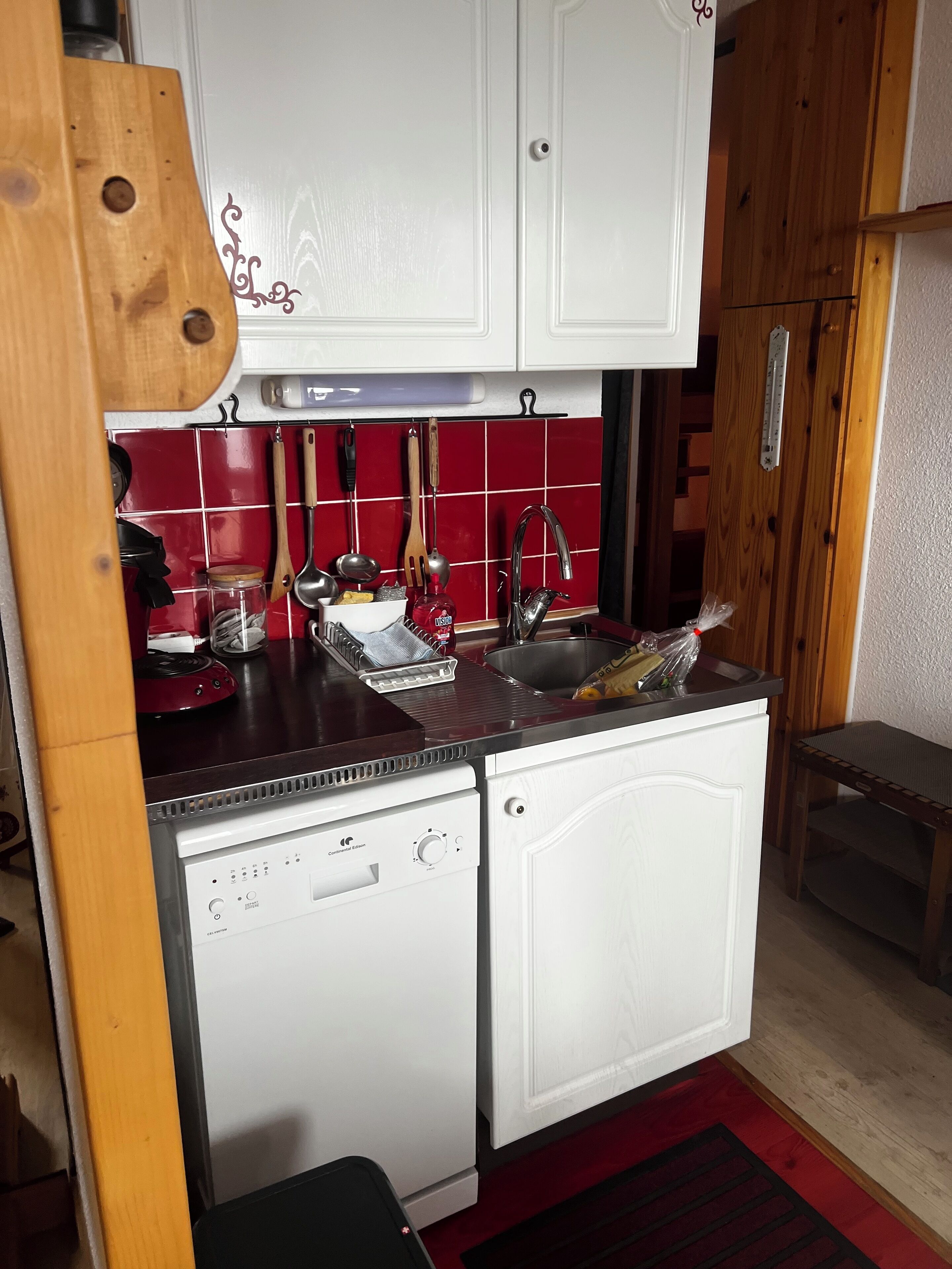 Micro-ondes, four, plaque de cuisson, lave-vaisselle