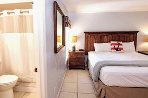 Tabla de planchar con plancha, wifi gratis, ropa de cama