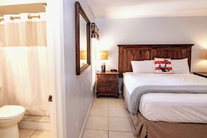 Tabla de planchar con plancha, wifi gratis, ropa de cama