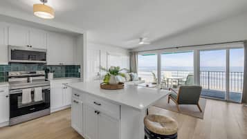 Refrigerador, microondas, horno y lavavajillas