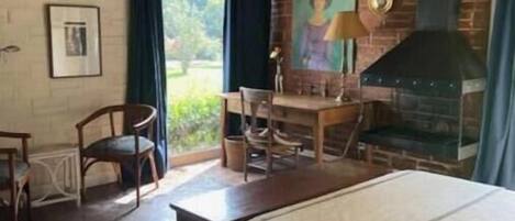 4 bedrooms, internet, bed sheets