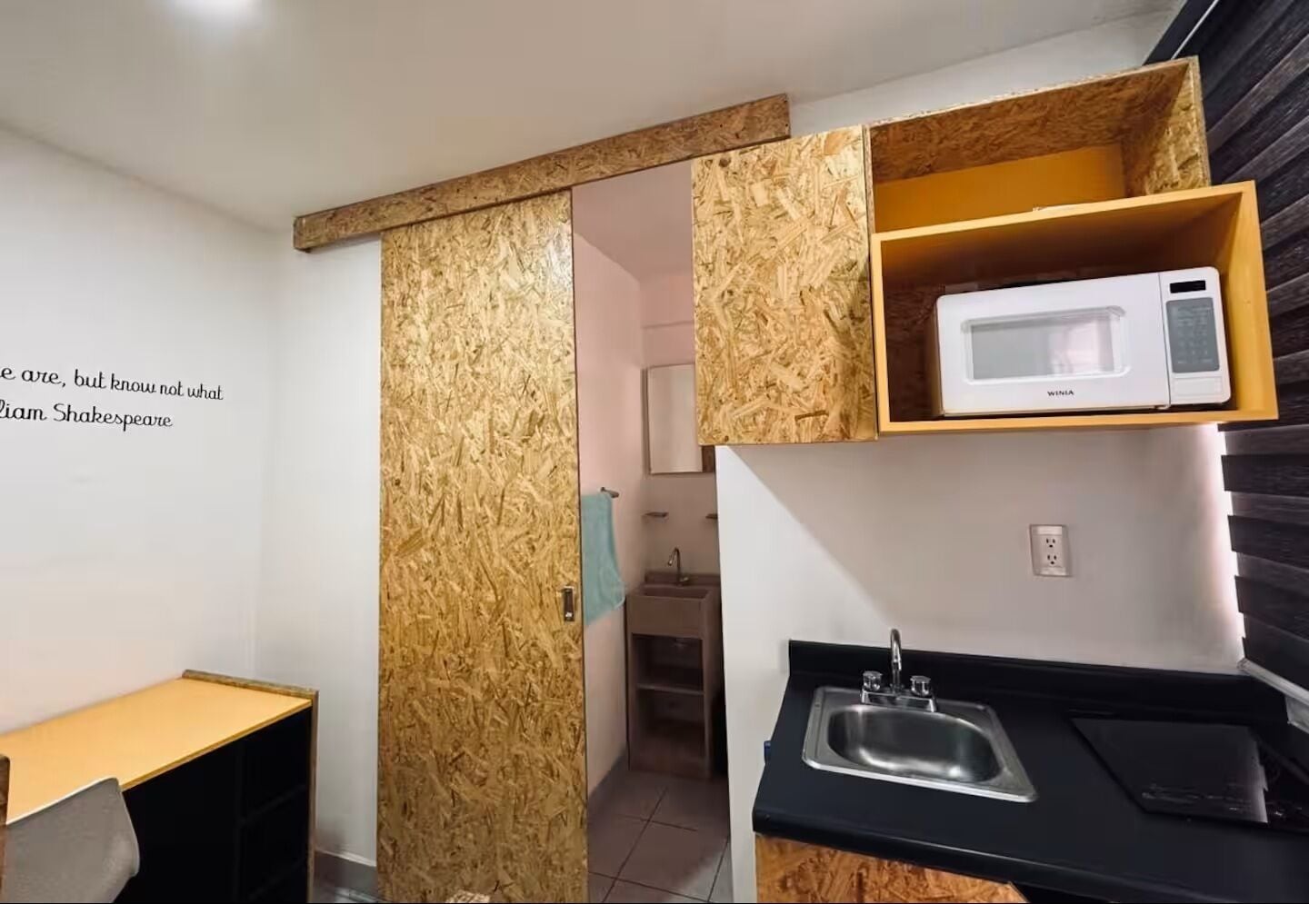 Economy Studio, 1 Twin Bed | Desk, iron/ironing board, free WiFi