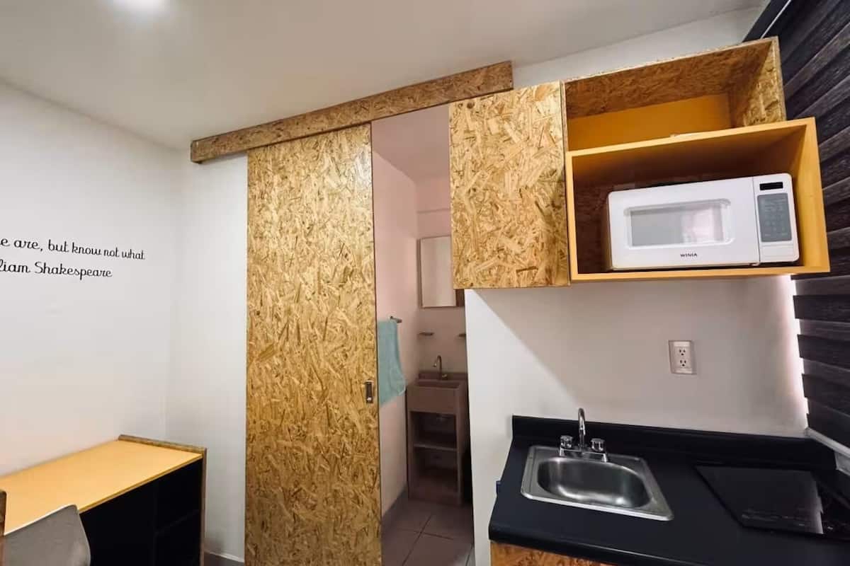 Economy Studio, 1 Twin Bed | Desk, iron/ironing board, free WiFi