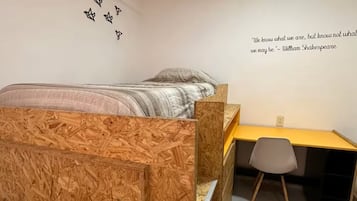Economy Studio, 1 Single Bed | Desk, iron/ironing board, free WiFi