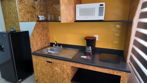 Economy Studio, 1 Double Bed | Private kitchen