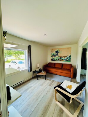 TV - Coastal Charm Meets Country Calm | Relaxing Cottage with Water Views & Hot Tub (Cocagne)