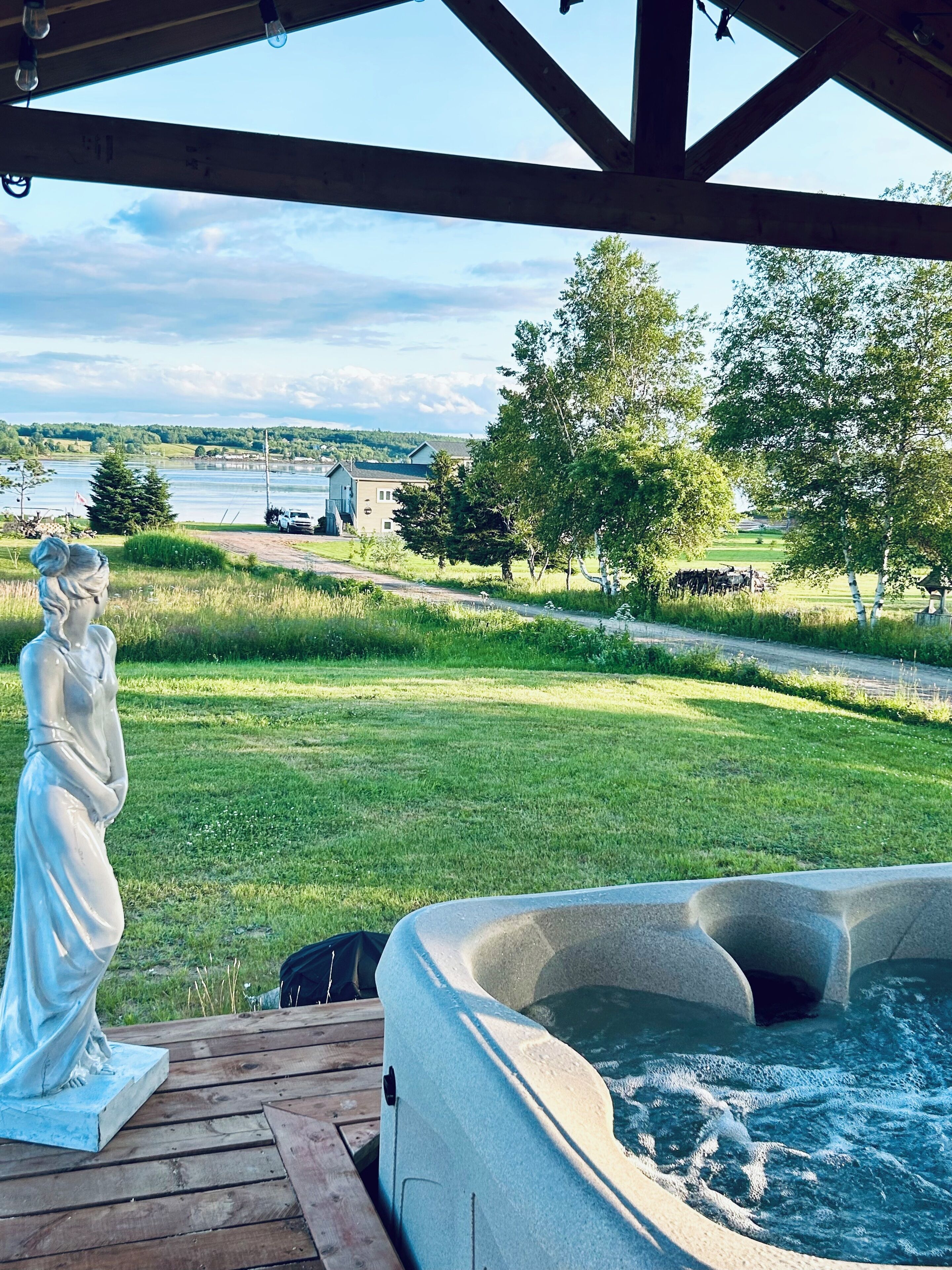 Outdoor spa tub