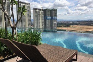 Outdoor pool - REVO Aurora Place Pavilion Bukit Jalil Free Park Wi-Fi Washer Dryer (Kuala Lumpur)