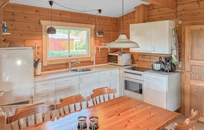 Fridge, stovetop, coffee/tea maker