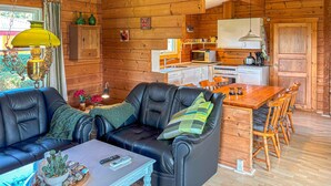 A cozy log cabin interior with a living room, dining area, and kitchen. - 3 bedroom beautiful home in Haderslev (Haderslev)