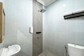 Room - Masri Living by Daphna Management (Mlati)