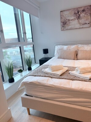 2 habitaciones, tabla de planchar con plancha, wifi y ropa de cama