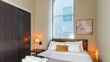 2 bedrooms, desk, iron/ironing board, WiFi