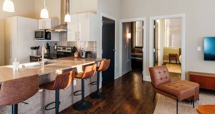 Downtown Luxe 2BR Loft Apt | Sleeps 6-7 | Walkable