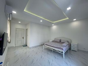 4 bedrooms, iron/ironing board, free WiFi, bed sheets