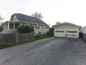 Exterior - Charming 3-bedroom house in Portsmouth with beach at the end of the street. (Portsmouth)