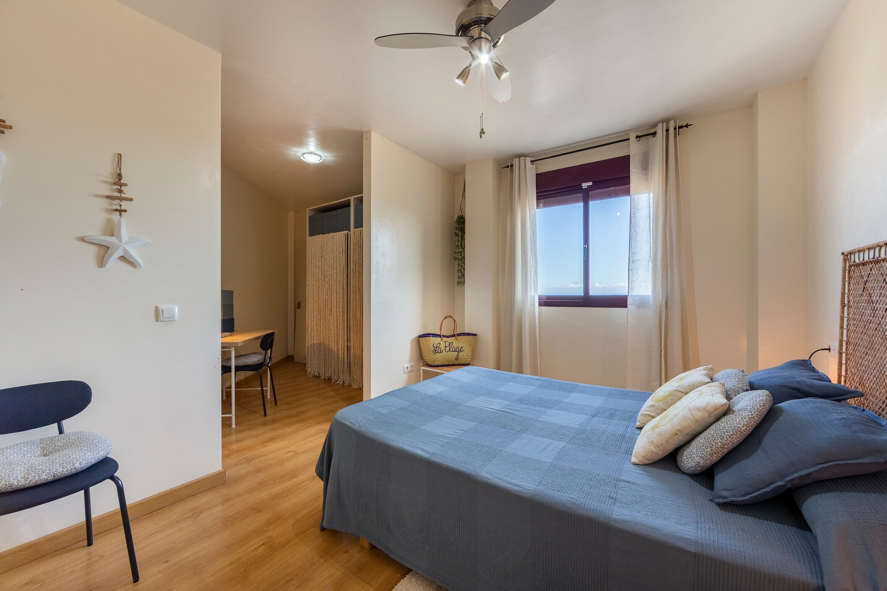 Iron/ironing board, WiFi, bed sheets, wheelchair access