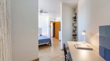 Iron/ironing board, WiFi, bed sheets, wheelchair access