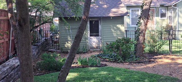 المنطقة المحيطة بالمنشأة