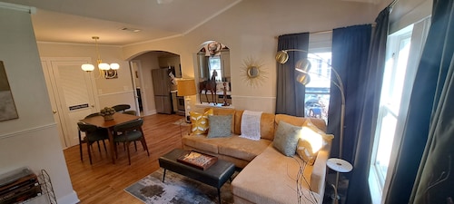 Charming 3-bedroom cottage in Historic McKinney, three blocks from the square.