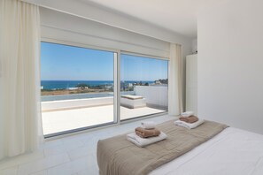 Premier Villa, Balcony, Sea View | Peti besi dalam bilik, seterika/papan seterika, Wi-fi percuma 