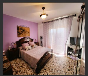 3 عدّة غرف نوم ومكواة/لوح كي وواي فاي وملاءات أسرّة