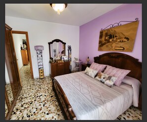 3 عدّة غرف نوم ومكواة/لوح كي وواي فاي وملاءات أسرّة